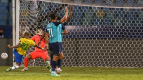 Gabigol teve boa chance de abrir o placar, mas foi abafado pelo goleiro
