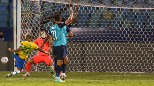 Gabigol teve boa chance de abrir o placar, mas foi abafado pelo goleiro