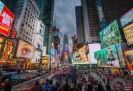 Homem é baleado acidentalmente na Times Square em tiroteio, diz polícia de NY