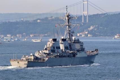 O contratorpedeiro norte-americano USS Ross