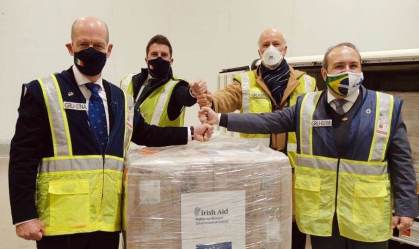 Brasil recebe doação de 47 mil itens do 'kit intubação' enviados pela Irlanda