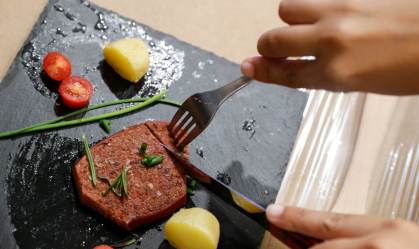 Startup espanhola usa tecnologia de impressão 3D para fazer "bifes" vegetarianos