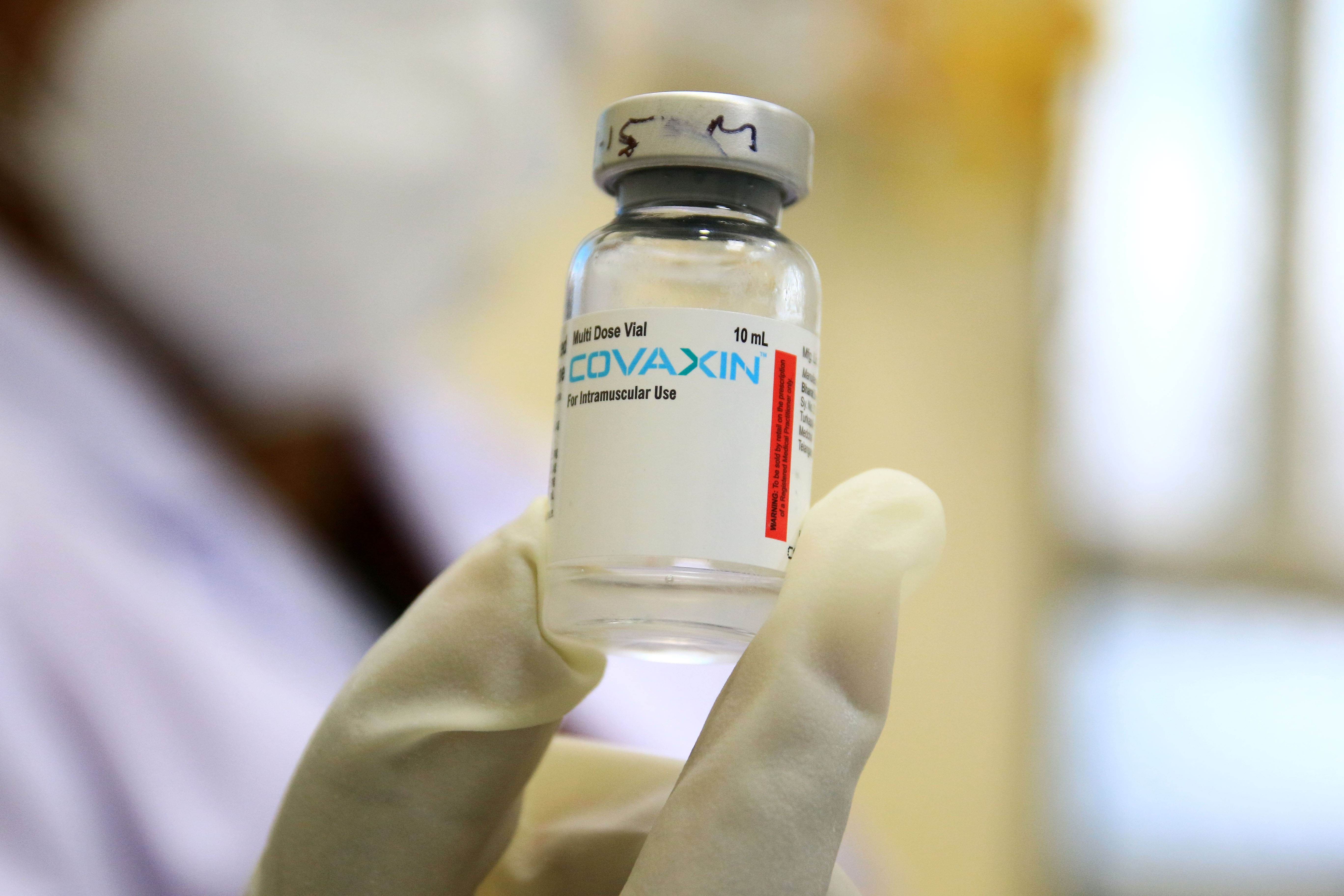 Frasco da Covaxin, vacina contra Covid-19, em Jaipur Frasco da Covaxin, vacina contra Covid-19, em Jaipur