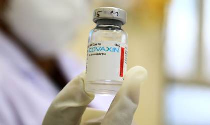 Frasco da Covaxin, vacina contra Covid-19, em Jaipur