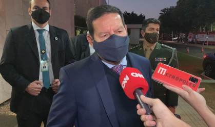 O vice-presidente Hamilton Mourão em entrevista à imprensa