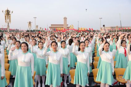 participantes ensaiam na Praça Tiananmen, em Pequim,