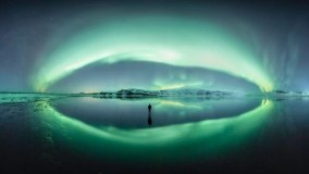 Neste é panorama da Aurora Boreal na Islândia, o fotógrafo viu com este estuário