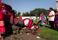 Estátuas da Rainha Vitória e Rainha Elizabeth são derrubadas no Canadá