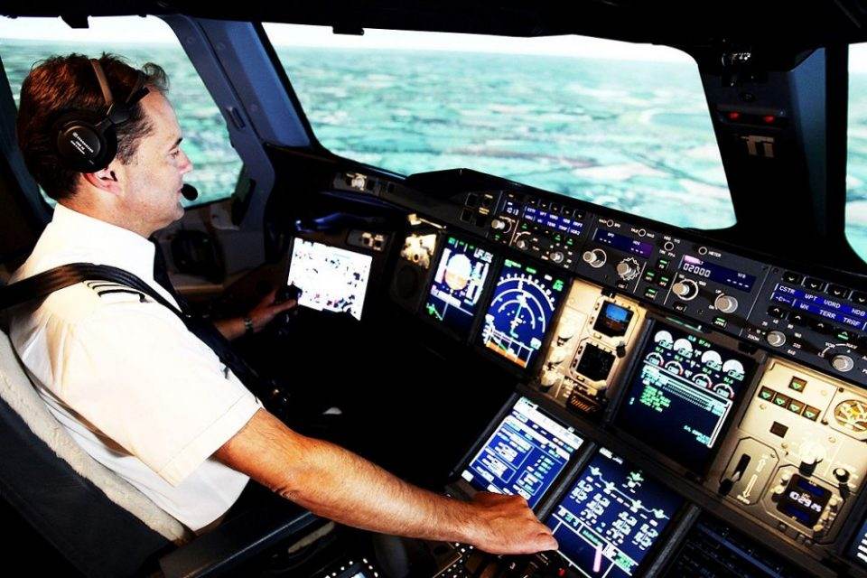 Comandante na cabide do avião Comandante na cabide do avião