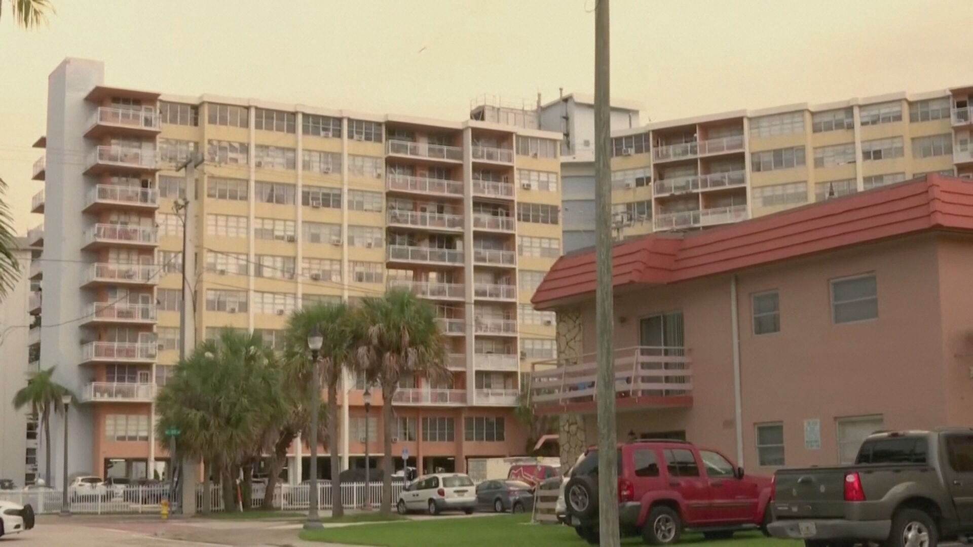 Fachada do Crestview Towers, prédio em North Miami Beach esvaziado nesta sexta ( Fachada do Crestview Towers, prédio em North Miami Beach esvaziado nesta sexta (