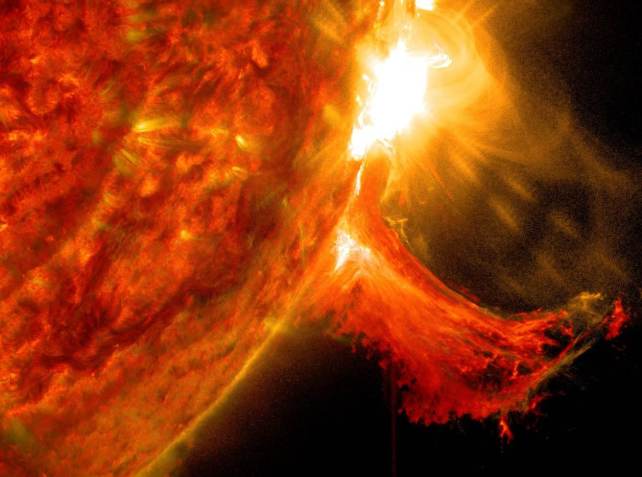 Erupção solar capturada por observatório da Nasa. Imagem de arquivo •