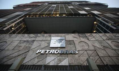 Ações da Petrobras disparam mais de 9% após balanço e anúncio de dividendos