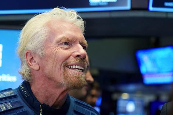 Richard Branson em evento de entrada da Virgin Galactic na NYSE, em 2019 Richard Branson em evento de entrada da Virgin Galactic na NYSE, em 2019