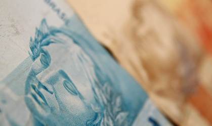 Juros do cheque especial sobem para 124,9% ao ano em agosto; rotativo vai a 336%