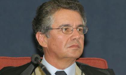 Marco Aurélio manda recado a futuro substituto no STF: 'Não agradeça com a capa'