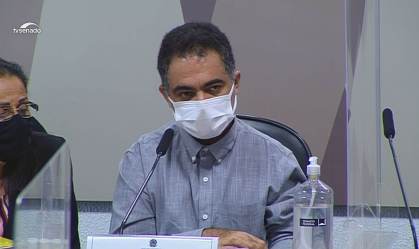 William Amorim Santana, técnico da divisão de importação do Ministério da Saúde