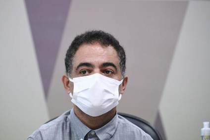 Técnico da divisão de importação do Ministério da Saúde William Santana