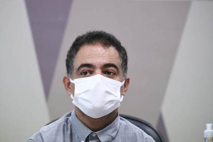 Técnico da divisão de importação do Ministério da Saúde William Santana