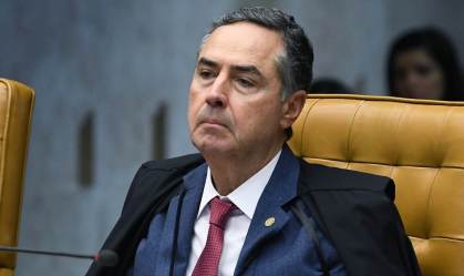 Ministro Roberto Barroso durante sessão plenária do STF