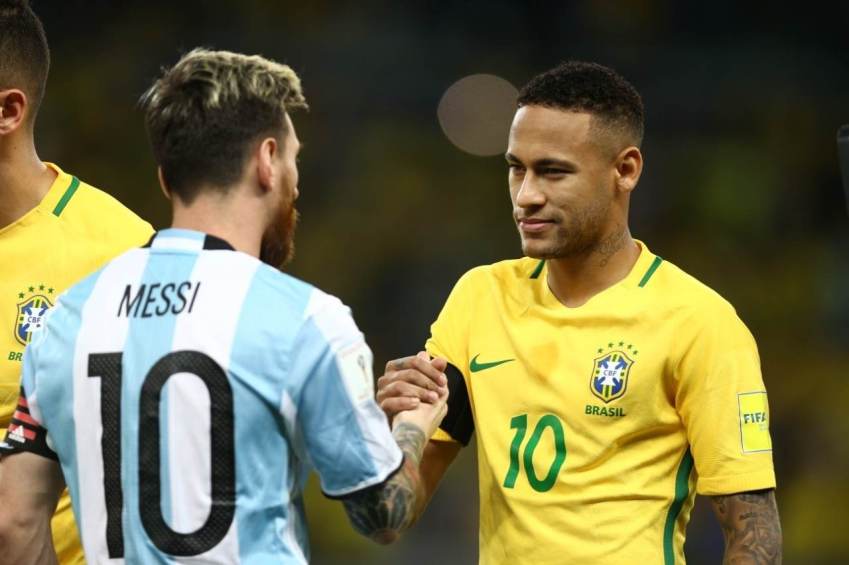 Lionel Messi e Neymar, durante partida disputada em 2016 entre Argentina e Brasil • Getty
