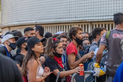 Aglomeração fora do Maracanã em dia de final da Copa América