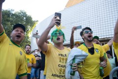 Aglomeração fora do Maracanã em dia de final da Copa América