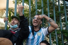 Aglomeração fora do Maracanã em dia de final da Copa América