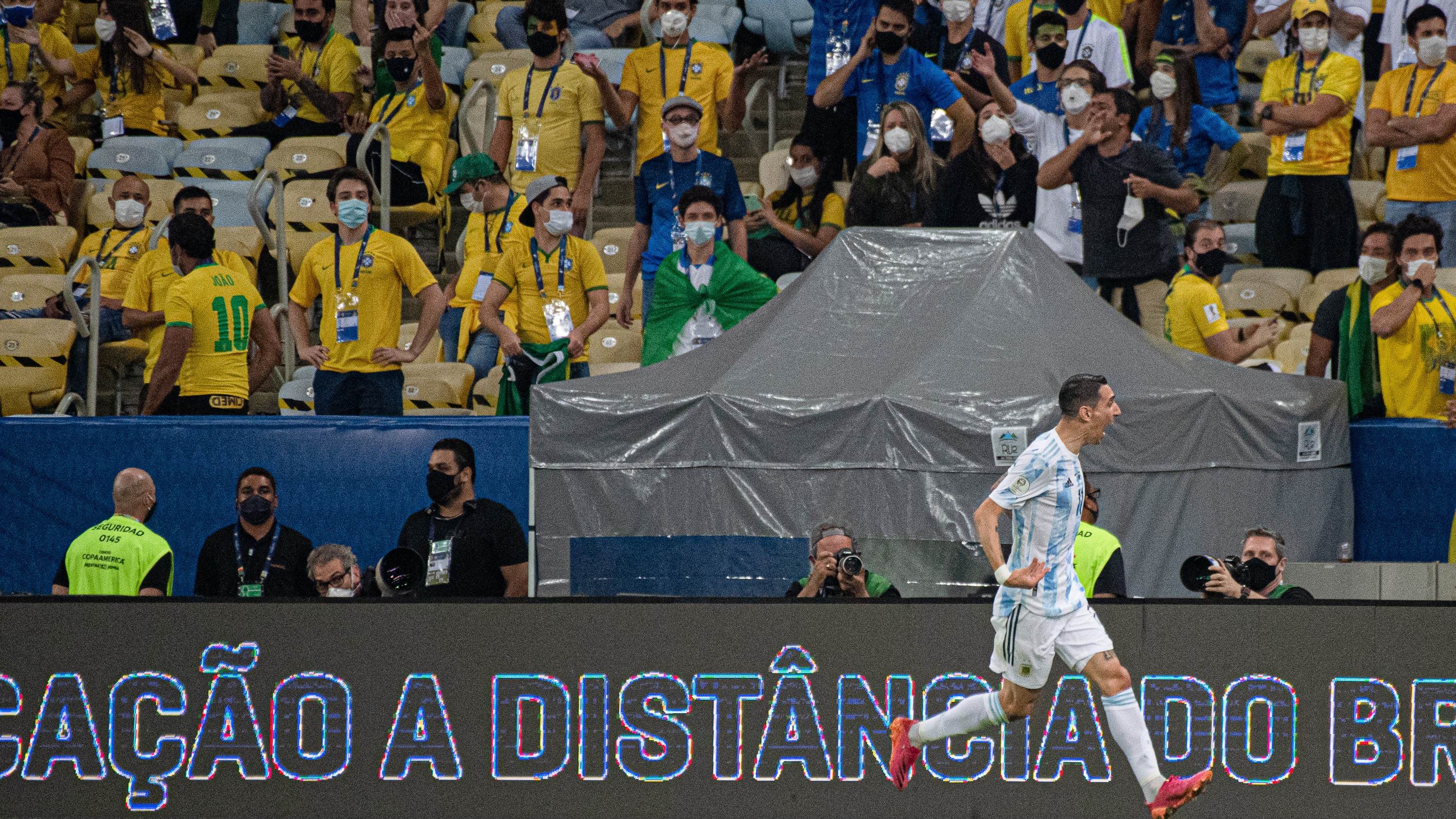 O jogador argentino Di Maria comemora gol contra o Brasil na final da Copa Améri O jogador argentino Di Maria comemora gol contra o Brasil na final da Copa Améri