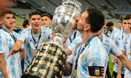 Messi comemora título. Argentina campeã após Argentina x Brasil