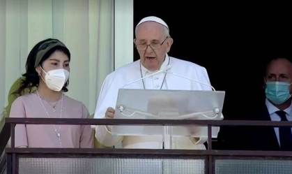 Papa aparece pela primeira vez após cirurgia