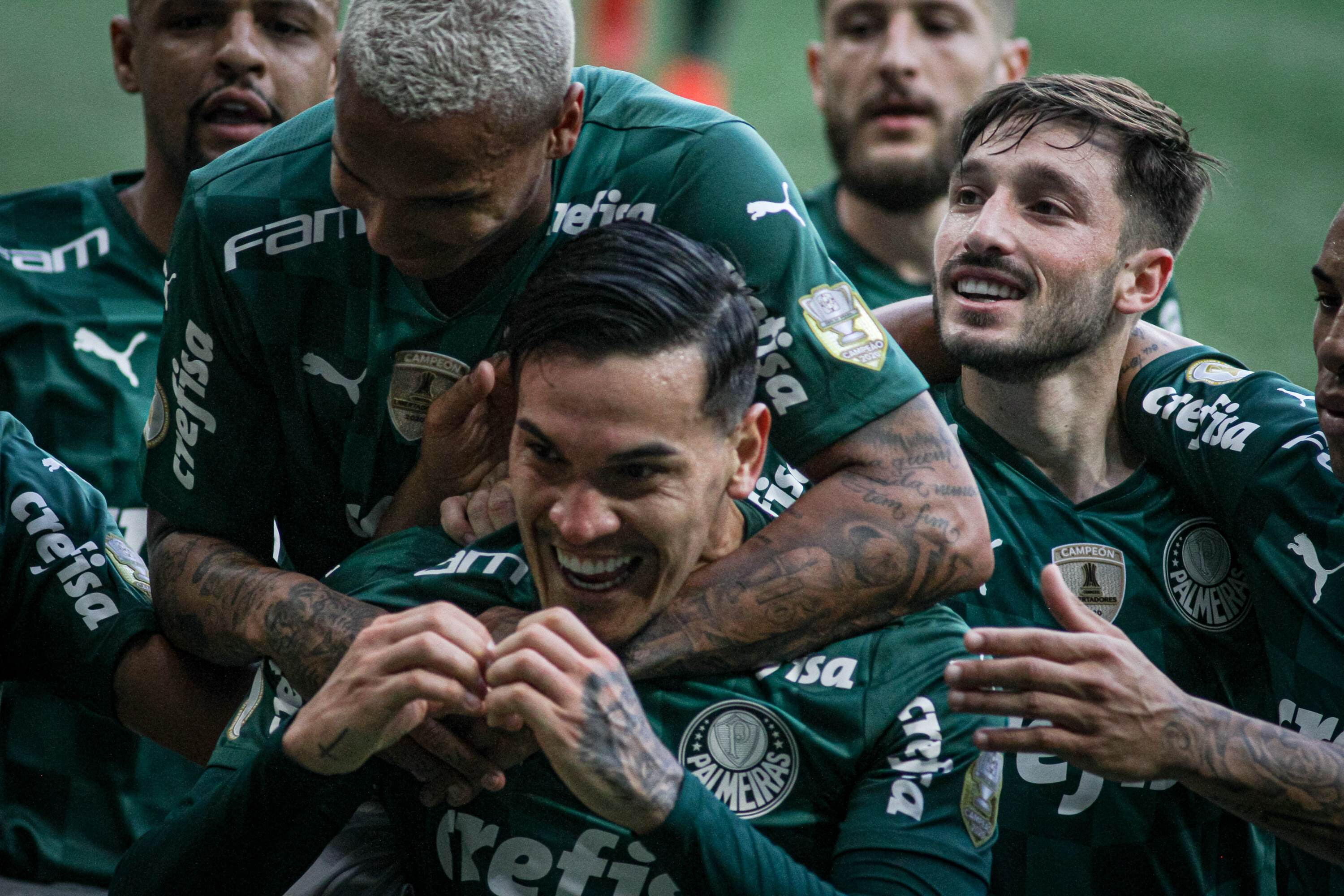 O Palmeiras venceu o Santos por 3 a 2 no sábado (10) 
