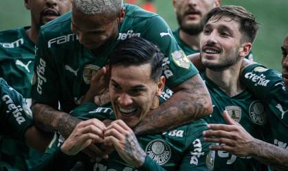 O Palmeiras venceu o Santos por 3 a 2 no sábado (10) 