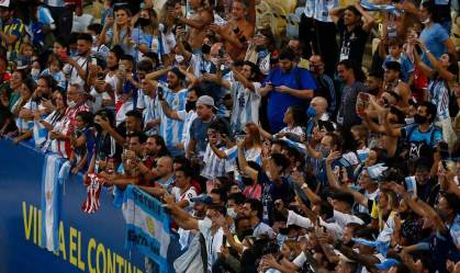 Torcida argentina comemora título após 28 anos de seca