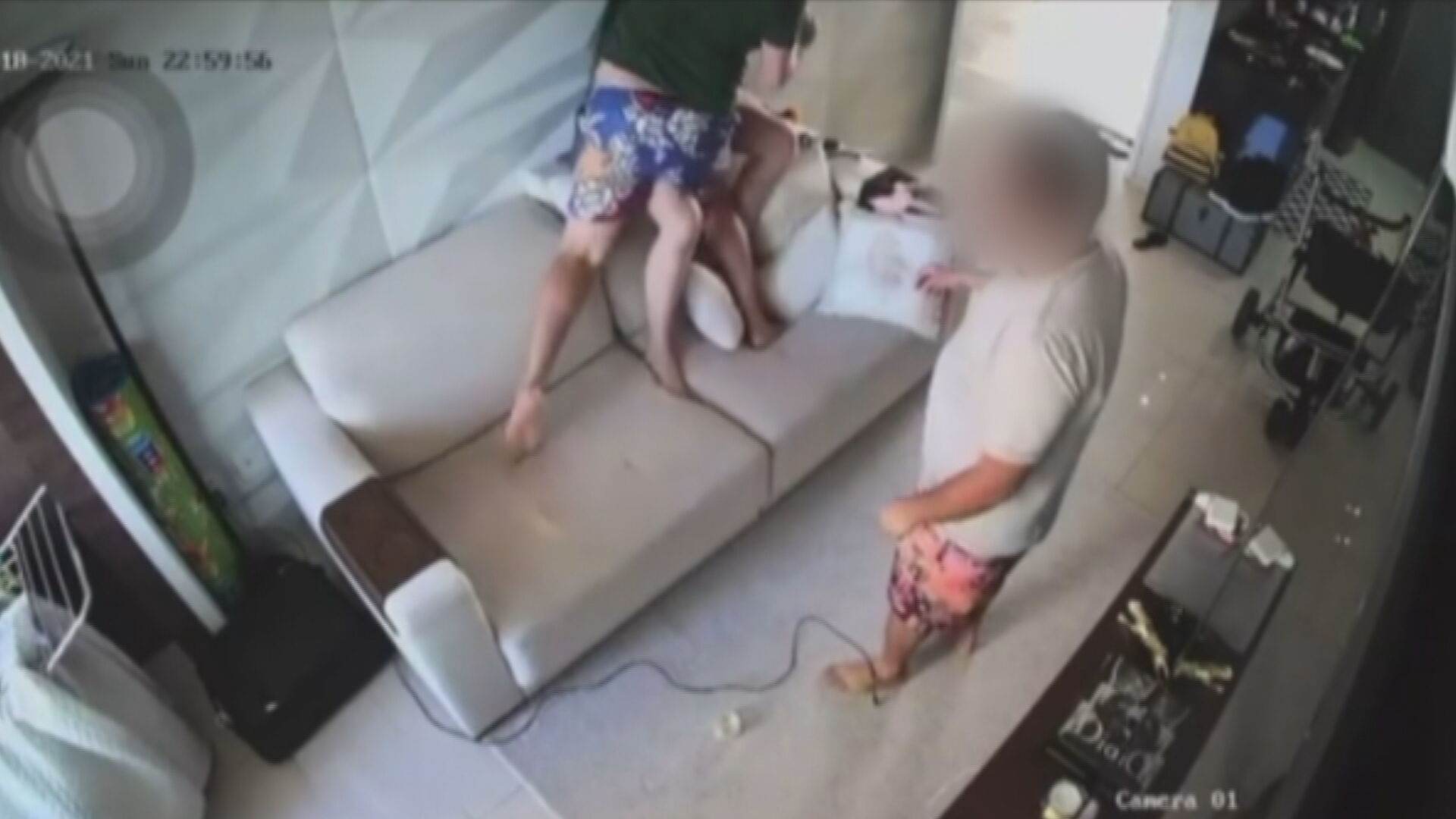 DJ Ivis é investigado por agredir a mulher, que divulgou imagens da violência DJ Ivis é investigado por agredir a mulher, que divulgou imagens da violência