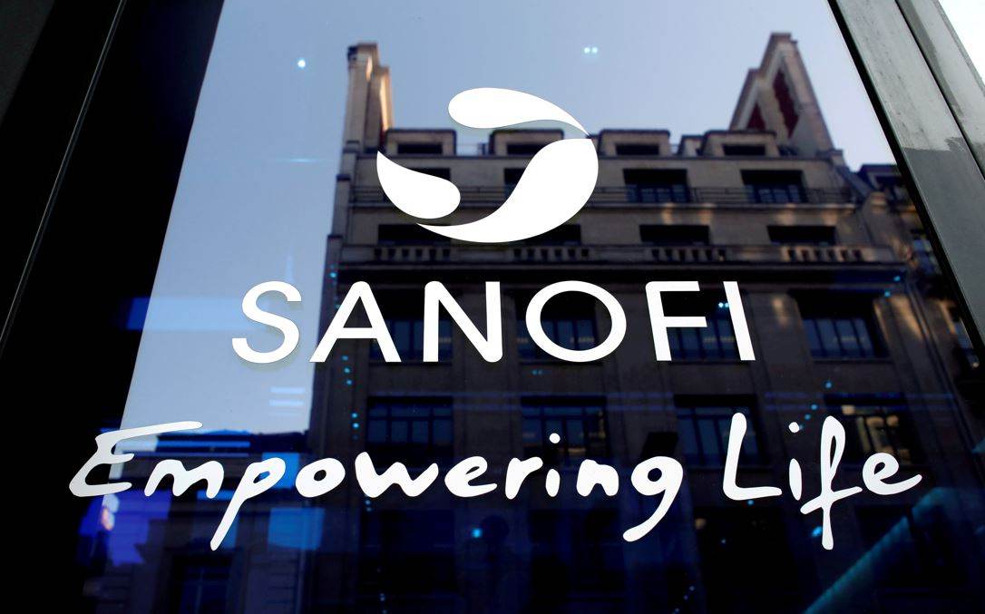 Logo da Sanofi na seda da empresa, em Paris, França