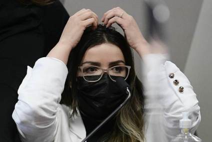 diretora técnica da Precisa Medicamentos, Emanuela Batista de Souza Medrades