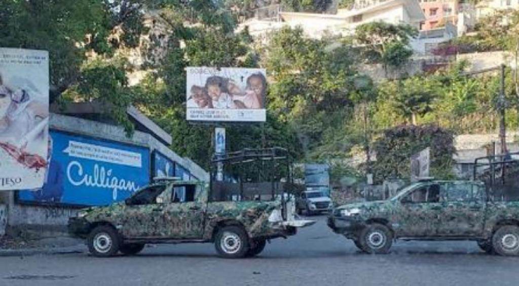 Veículos das forças de segurança haitianas bloqueiam estrada em Porto Príncipe/C Veículos das forças de segurança haitianas bloqueiam estrada em Porto Príncipe/C