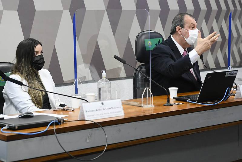 Diretora técnica da Precisa Medicamentos e presidente da CPI Diretora técnica da Precisa Medicamentos e presidente da CPI