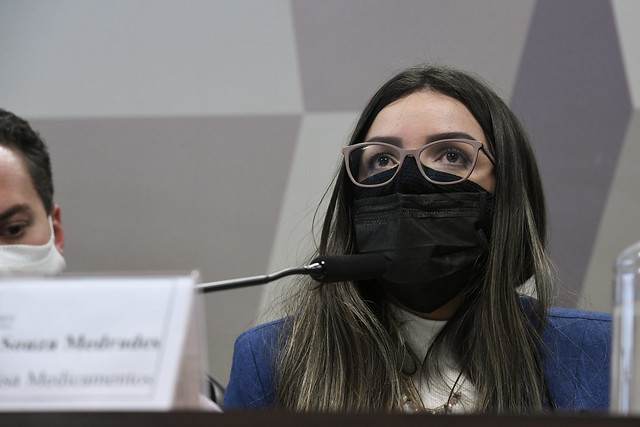 diretora da Precisa Medicamentos Emanuela Medrades