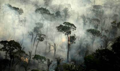 Fumaça de incêndio na Floresta Amazônica