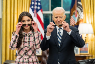 Estrela pop Olivia Rodrigo se reúne com Biden para divulgar vacinas nos EUA