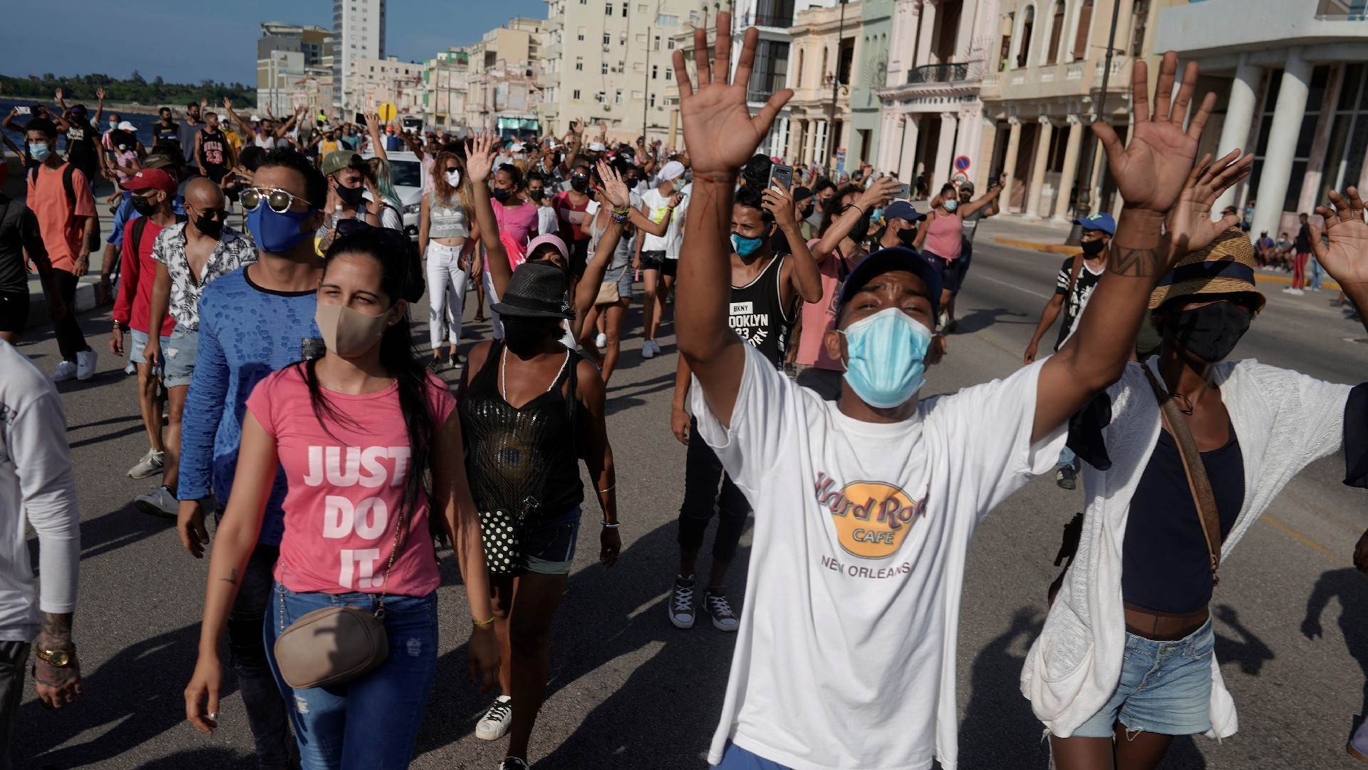Manifestantes protestam contra o governo cubano em Havana Manifestantes protestam contra o governo cubano em Havana