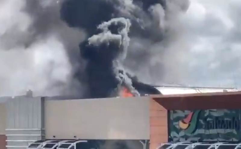 Incêndio atinge praça de alimentação do Salvador Shopping