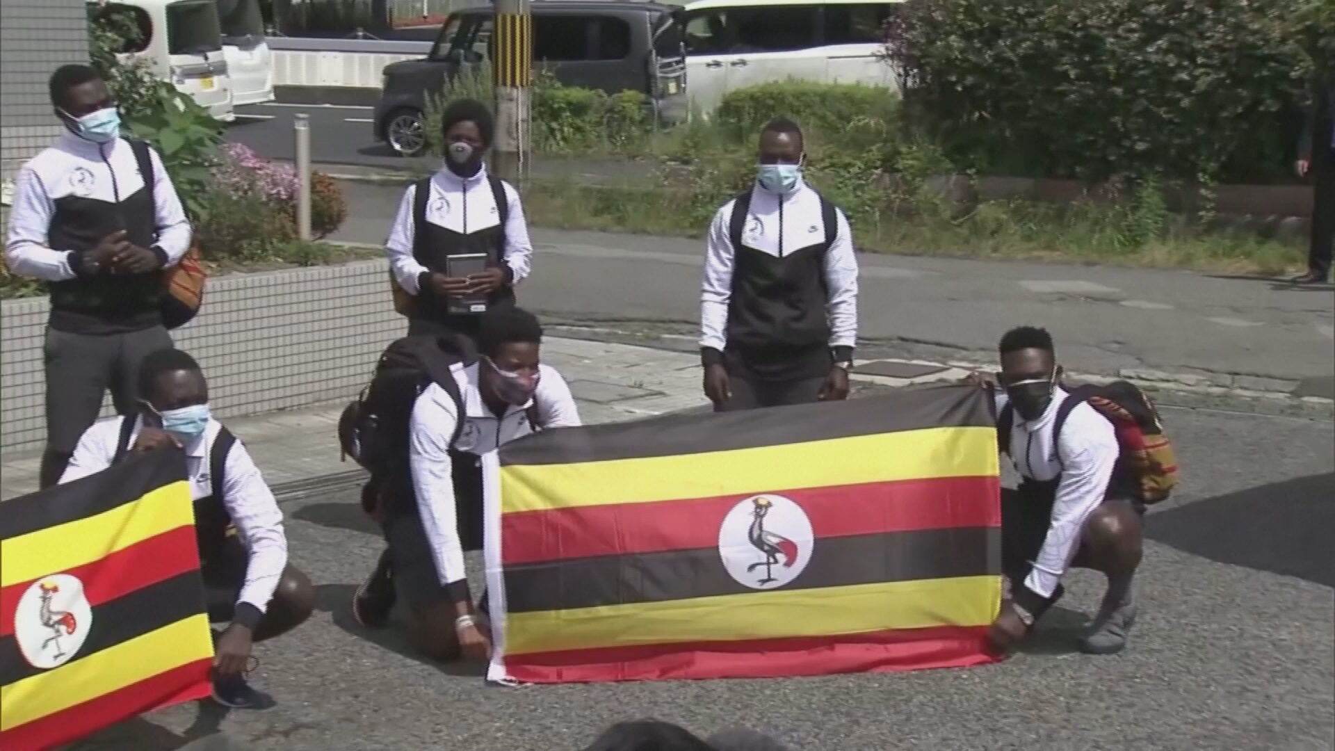 Delegação de Uganda nas Olimpíadas de Tóquio 2020 posa para foto (16.jul.2021)