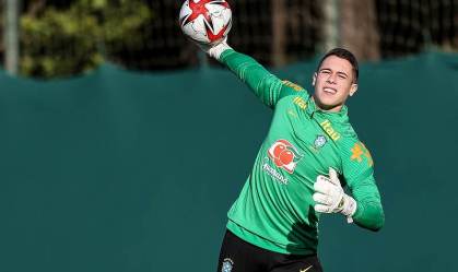 Goleiro Brenno testou positivo para Covid e não embarcou para o Japão