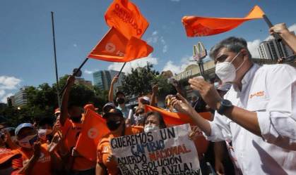 Opositor do governo venezuelano, Emilio Graterón consegue refúgio no Chile 