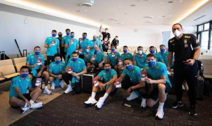 Seleção masculina de futebol chega à Vila Olímpica