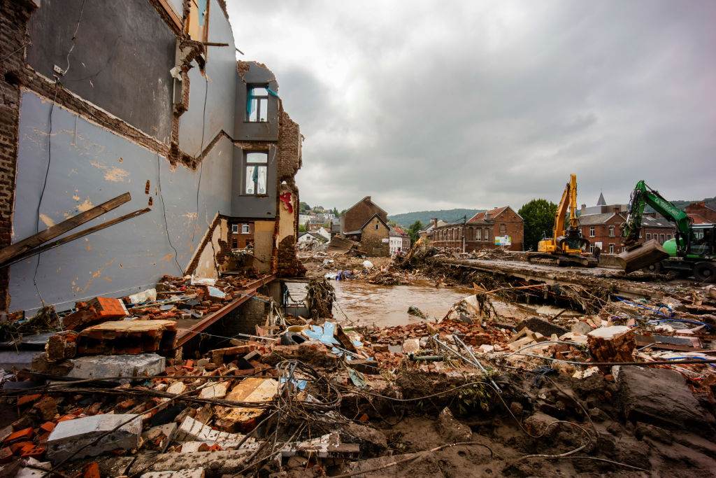Destruição na cidade de Pepinster, na Bélgica, após forte tempestade