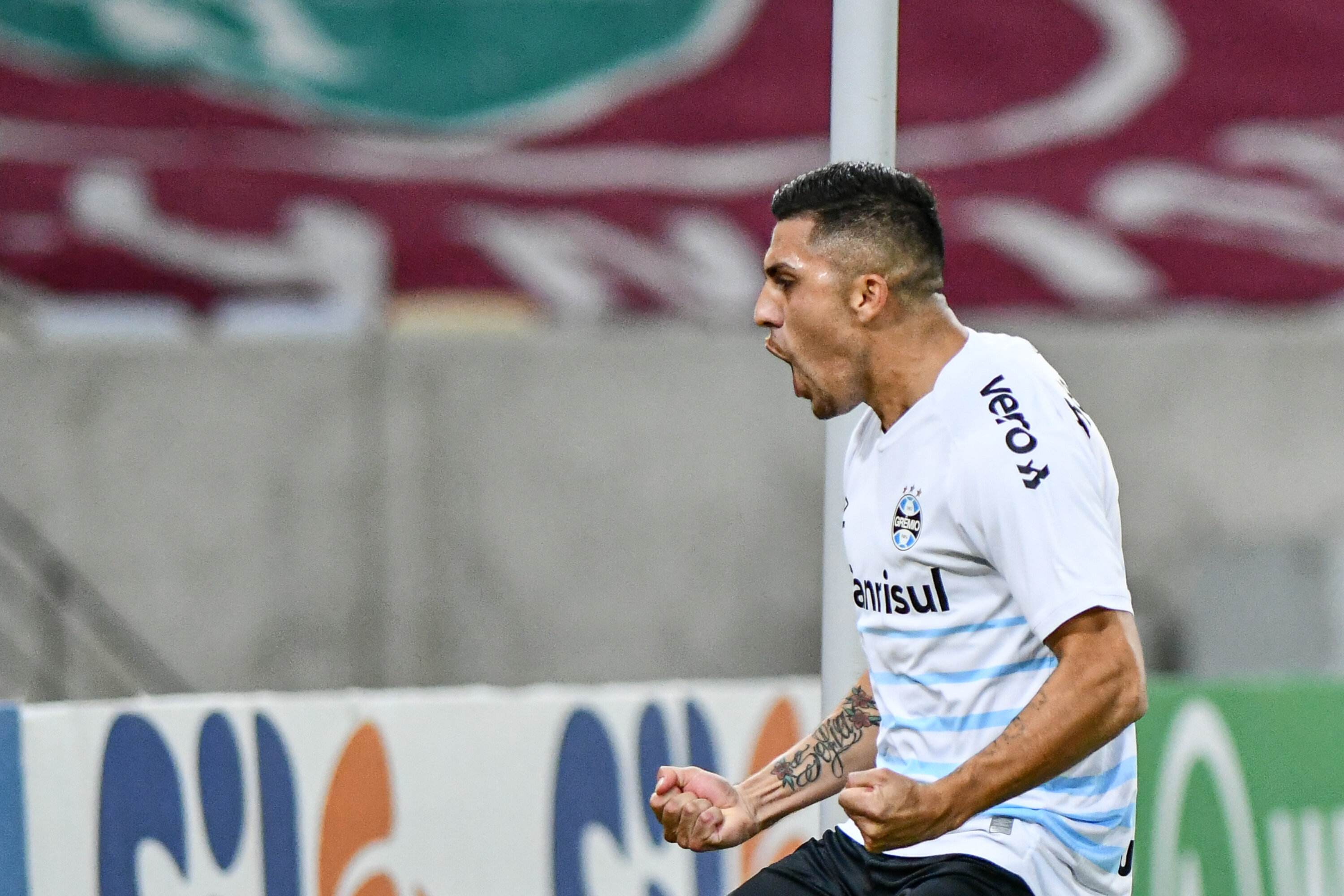 César Pinares, do Grêmio, comemora seu gol contra Fluminense, durante partida de César Pinares, do Grêmio, comemora seu gol contra Fluminense, durante partida de