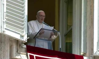 Papa envia cardeais à Ucrânia e diz que "guerra é loucura", em discurso no Vaticano